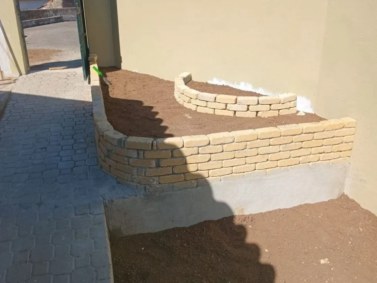Arranjos exteriores e escadas