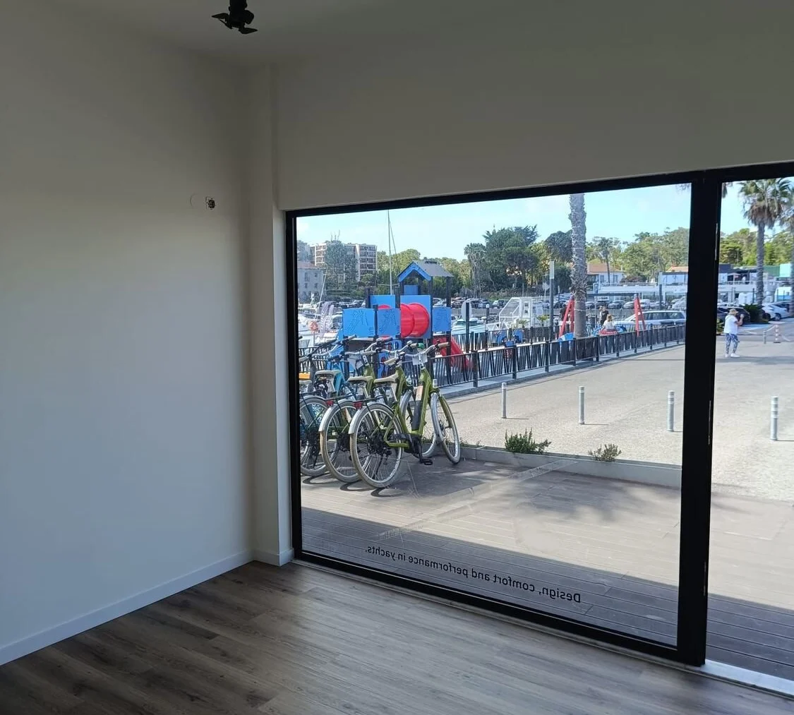 O mesmo espaço, vista para a rua