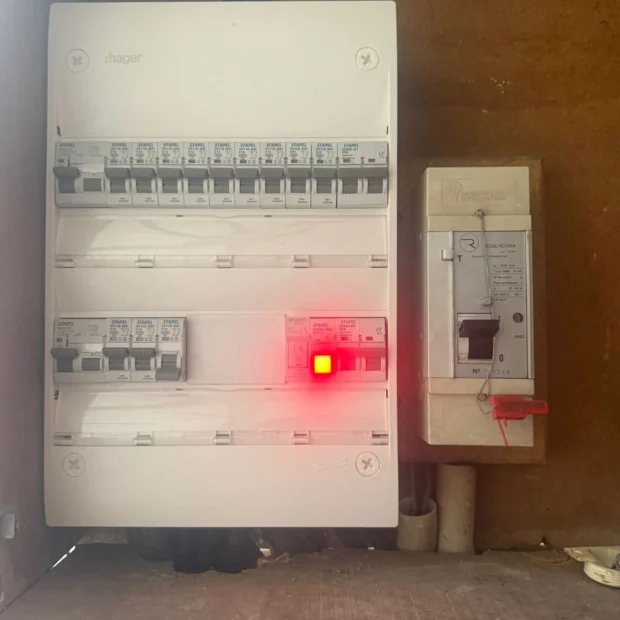 Quadro elétrico em serviço