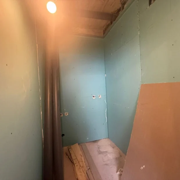 Divisória em placa hidrófuga, zona húmida