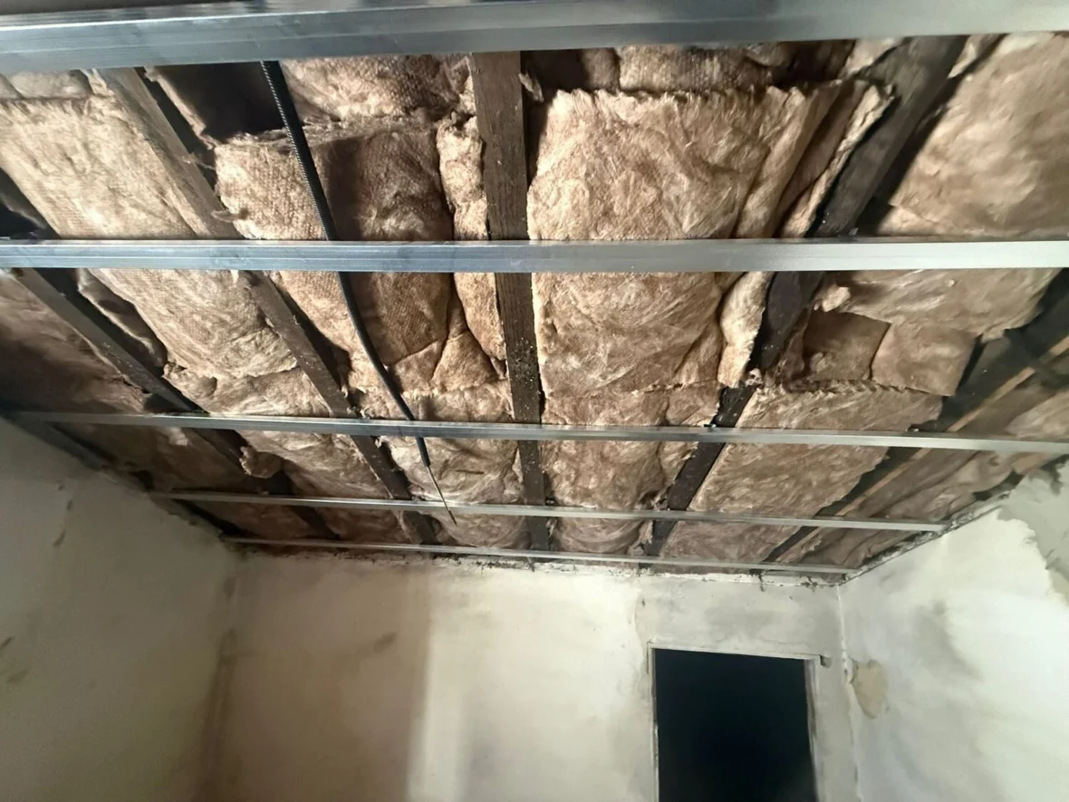 Estrutura de teto e isolamento