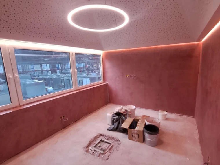 Pigmented microcement with recessed circular lighting