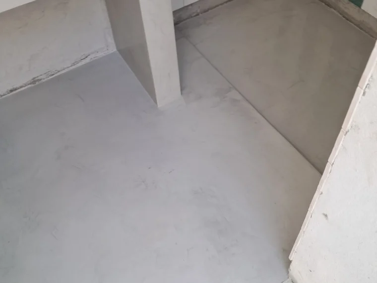 Floor and stair in microcement, the same tone