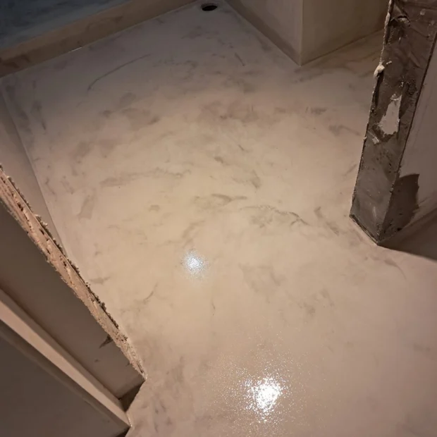 Microcement floor with a polished finish