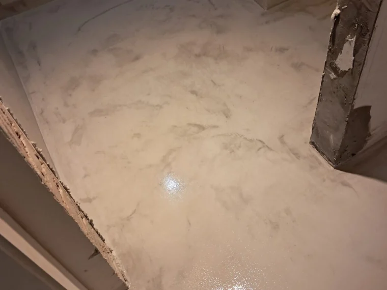 Microcement floor with a polished finish