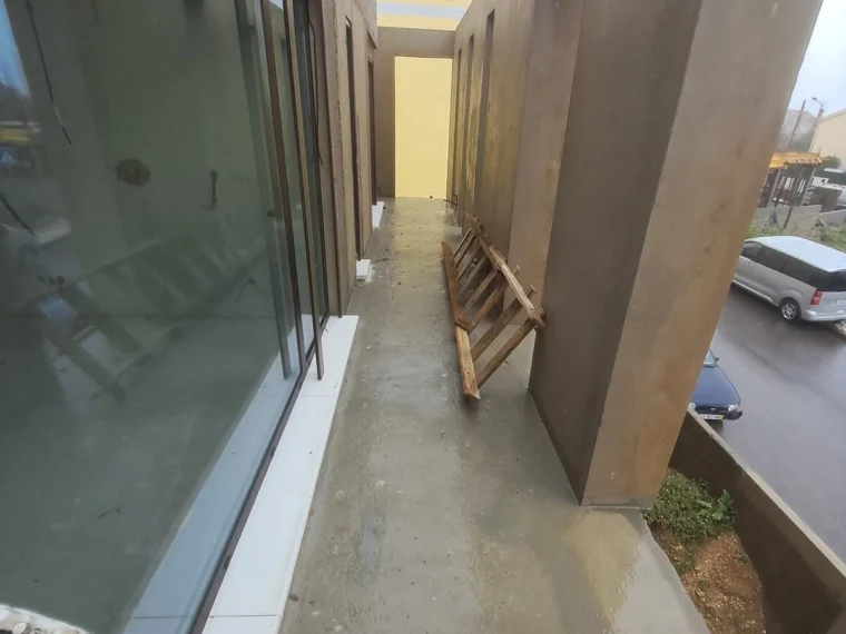 Microcement corridor beside the glazing