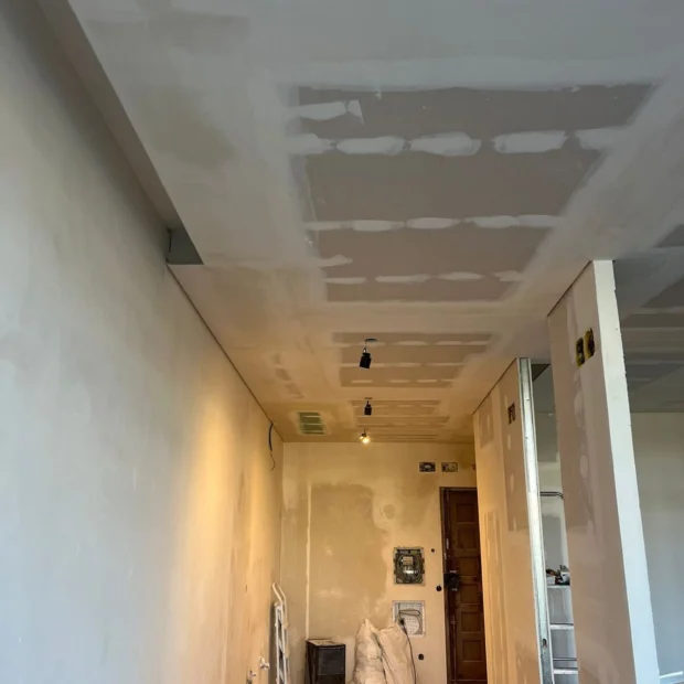 Corridor with a plasterboard ceiling, before painting