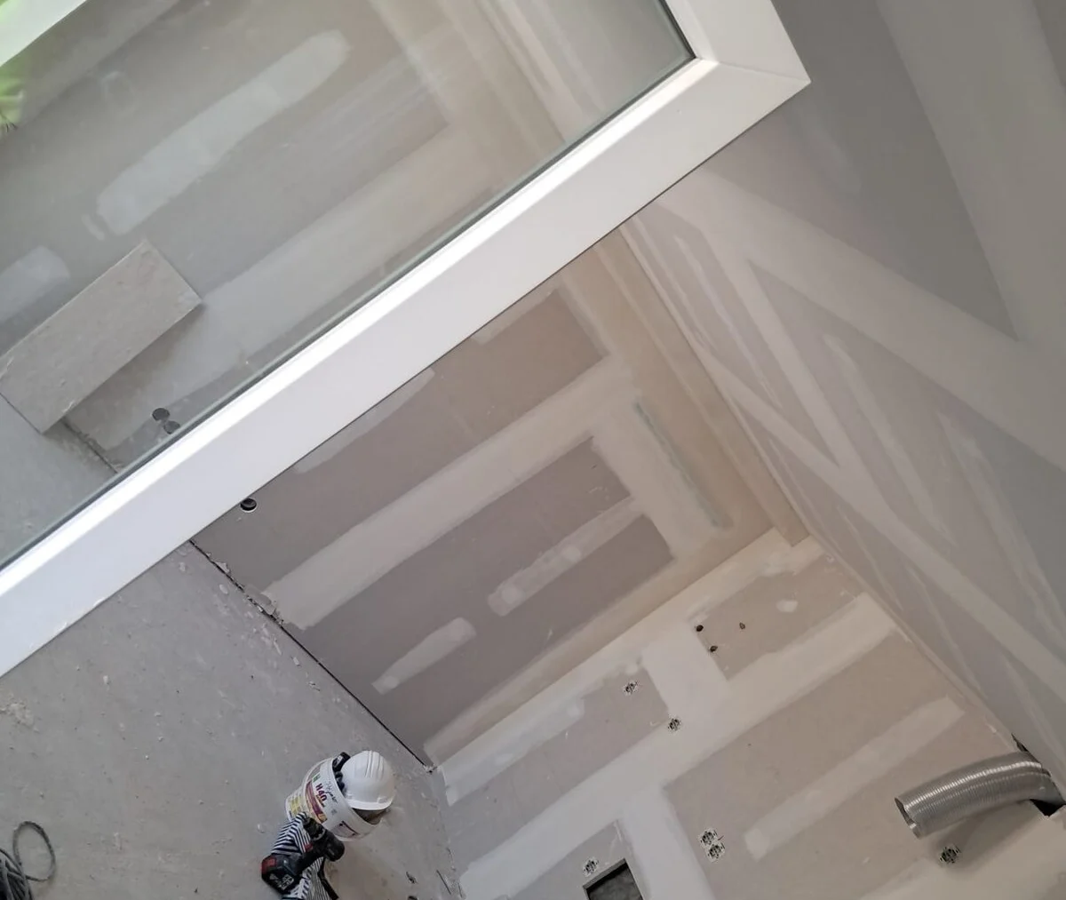 Teto em gesso cartonado com sanca, juntas tratadas