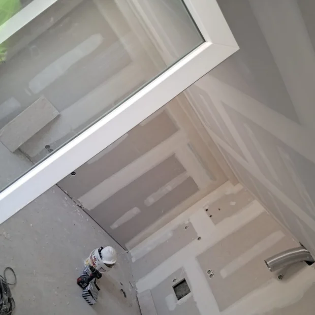 Plasterboard ceiling with coving, joints taped