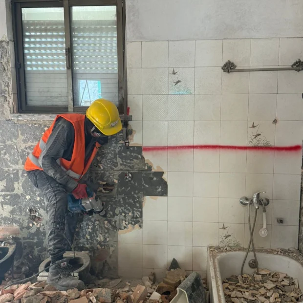 Stripping ceramic tiling from a bathroom