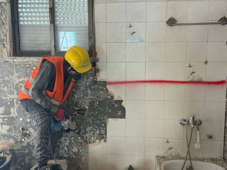 Stripping ceramic tiling from a bathroom